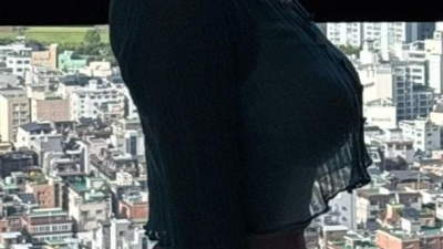 실루엣 마저 매력적인 그녀