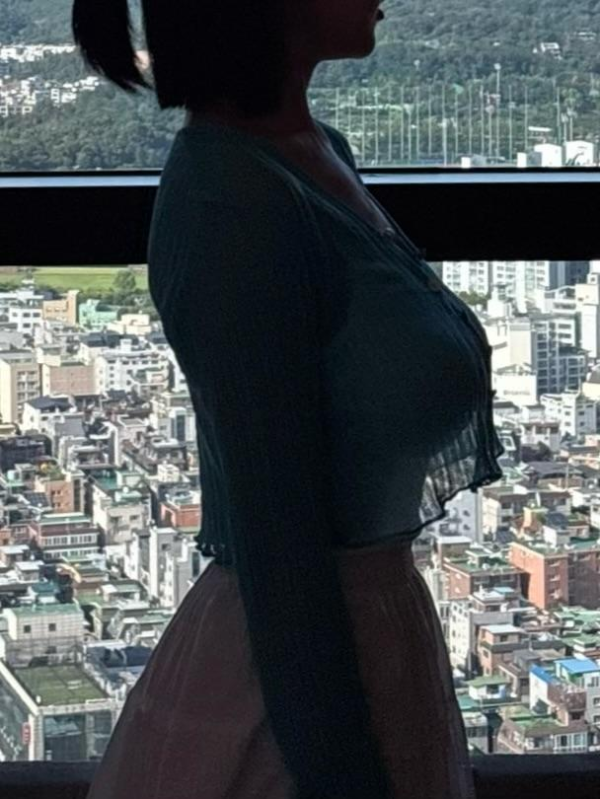 실루엣 마저 매력적인 그녀