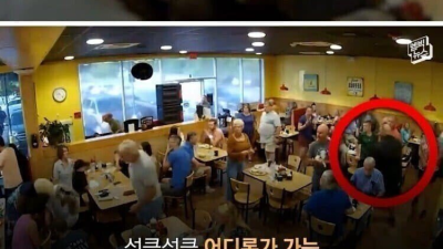 응급키트로 아기 살린 남자