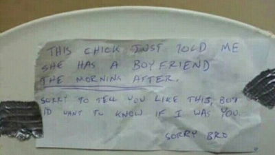 여친 집에서 오줌싸려고 변기커버 들었는데