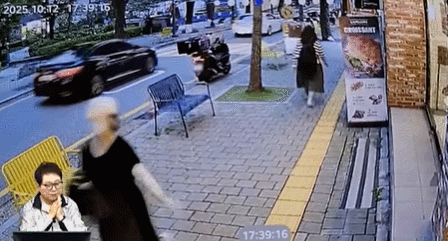 말도 안되는 사고를 당한 오토바이