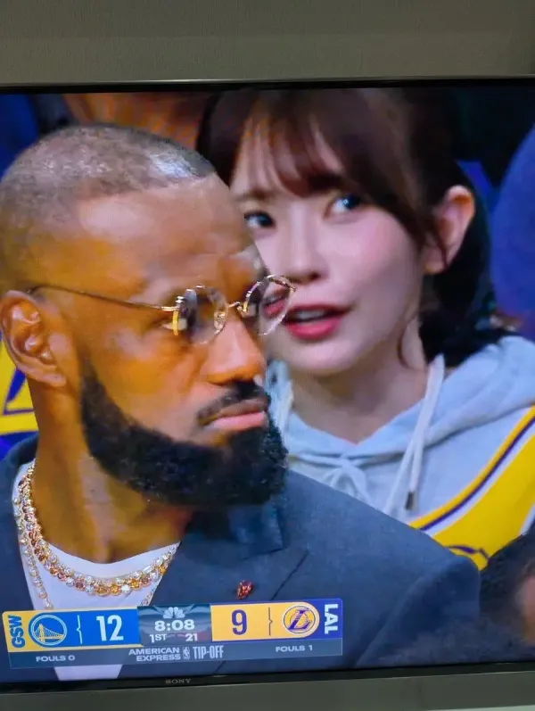 NBA중계에 잡힌 AV배우