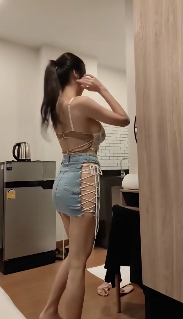 ㅅㅅ한 남자들에게 사과하는 클럽녀