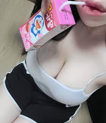 여자가 딸기우유 먹는 이유