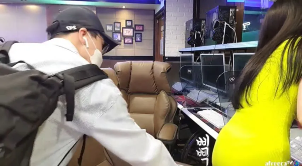 라이브 도중 몰카찍힌 여캠